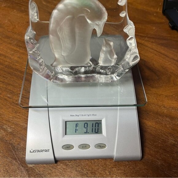 Art Glass Penguin Decor Engraved Etched Paperweight - Picture 10 of 10